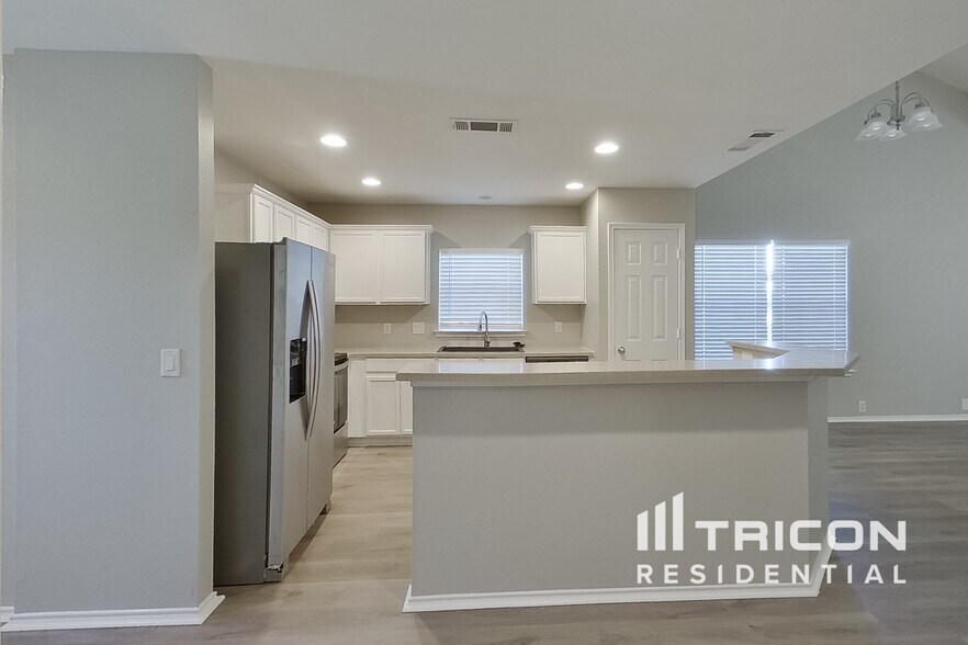 Building Photo - 206 Bison Meadow Dr