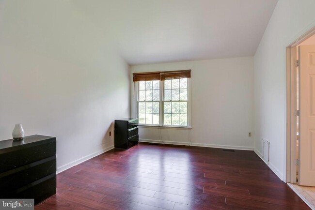 Building Photo - 6212 Briar Ct