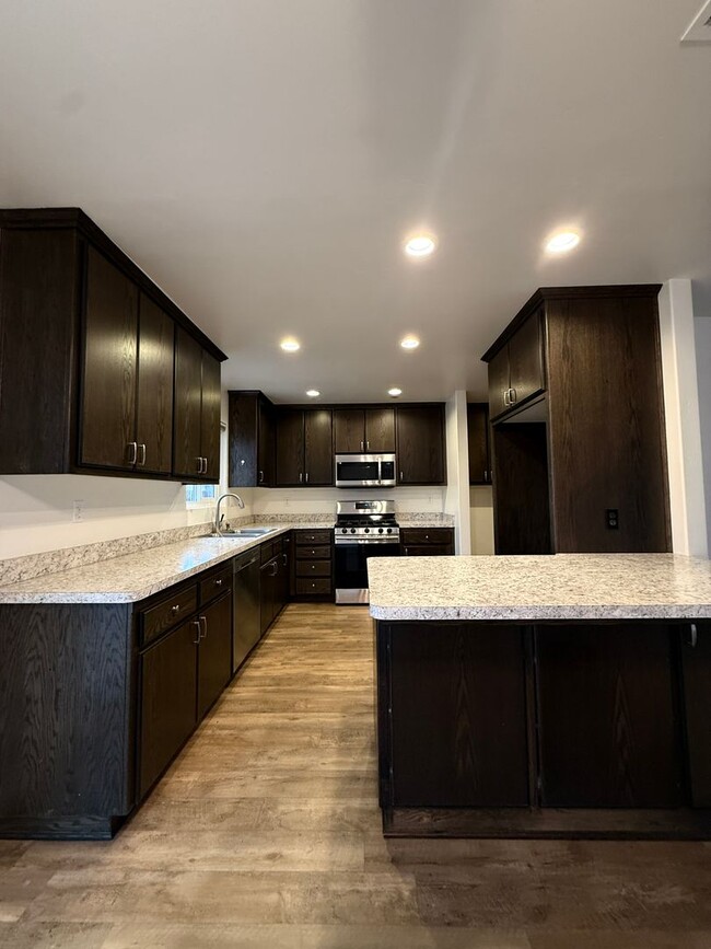 Building Photo - Orcutt Single Story Updated Home on Cul-De...