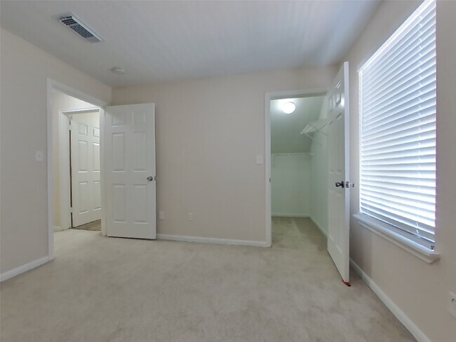 Building Photo - 3259 Jorns St