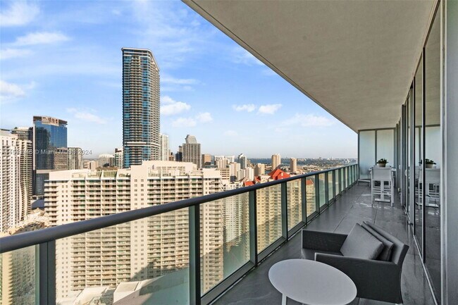 Building Photo - 1300 Brickell Bay Dr