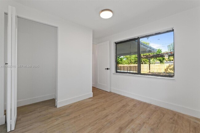 Building Photo - 1516 SW 30th Terrace