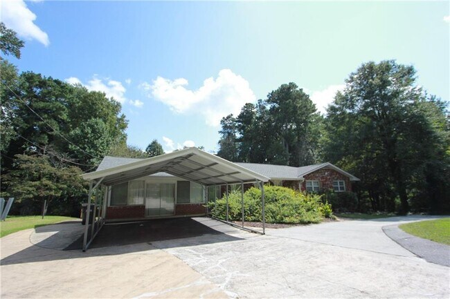 Building Photo - 2944 Piedmont Dr