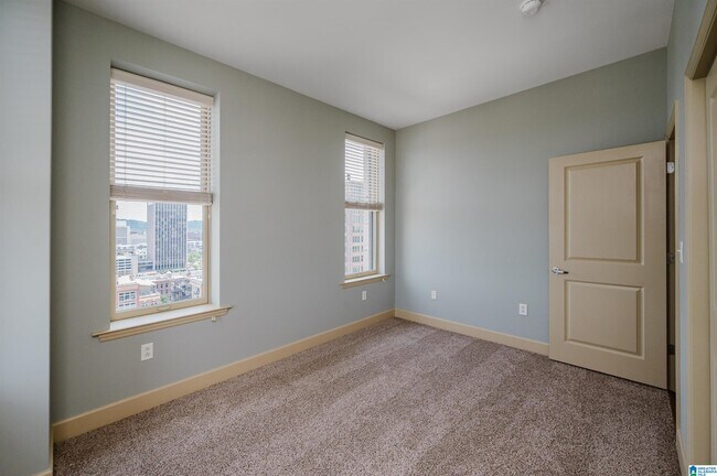 Building Photo - 2024 2nd Ave N