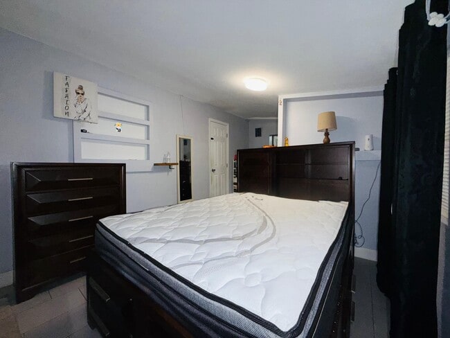 Building Photo - 2615 N Beaumont Ave