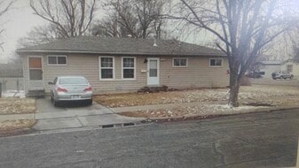 Building Photo - 1719 Hickory St