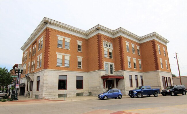 Primary Photo - 231 W Main St