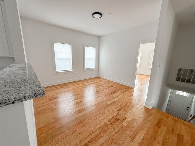 Building Photo - 232 Lynnfield St