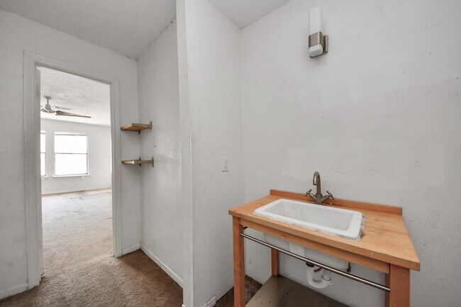 Building Photo - 5747 Easthampton Dr