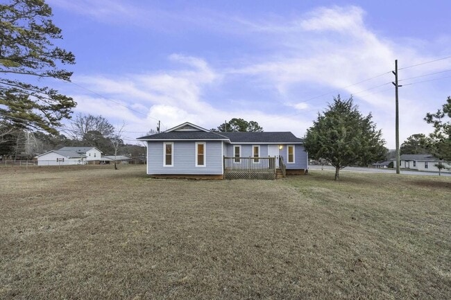 Building Photo - Newly Renovated & Move in ready