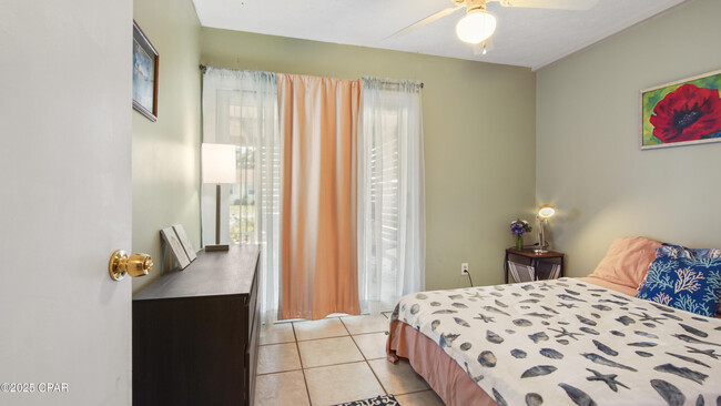Building Photo - 513 Lantana St
