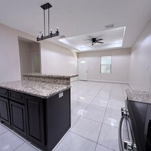 Building Photo - 304 S Ridge Ln