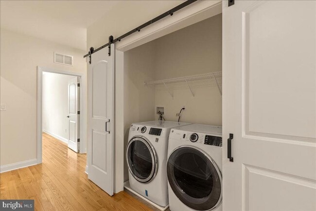 Building Photo - 264 W Ashland St