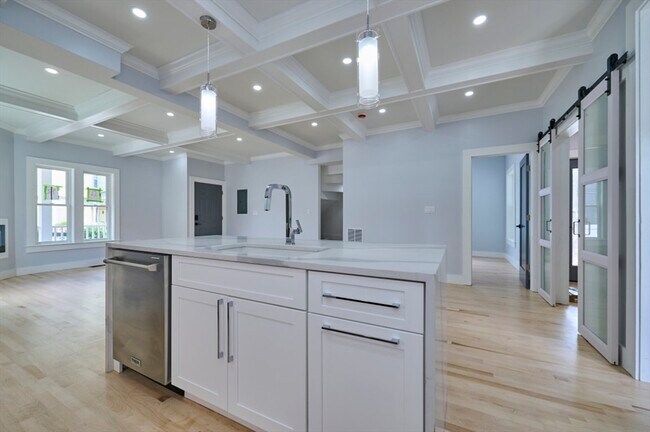 Building Photo - 97 Oakton Ave