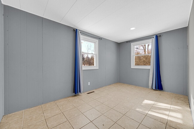 Building Photo - 2322 W Loves Ln