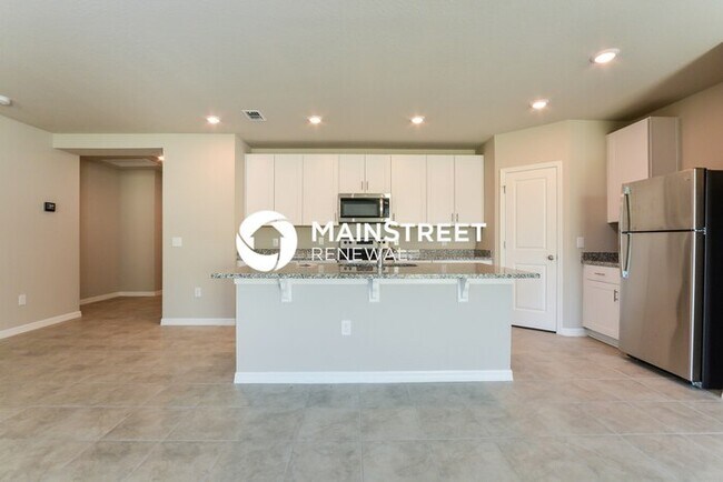 Building Photo - 4 Bedroom Pet-Friendly Home in Auburndale, FL with Main Street Renewal