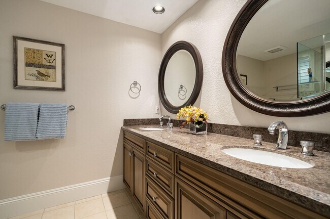 Building Photo - 6 Oxford Ct