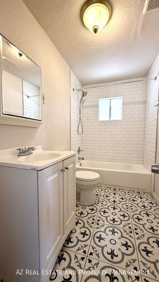 Building Photo - 5547 W Gardenia Ave