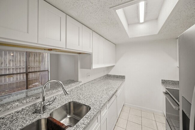 Building Photo - 3987 Tanglewilde St