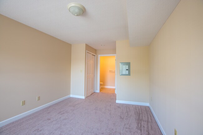 Building Photo - 1600 Pelton Park Dr