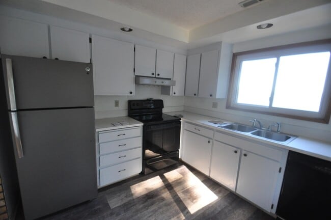 Building Photo - 72562 Ivy Ln