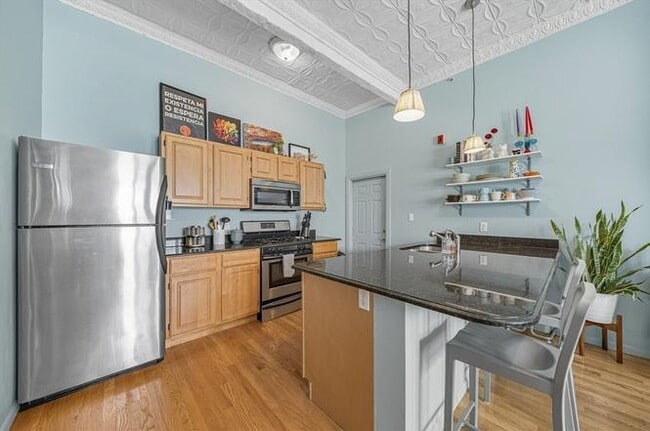 Building Photo - "Charming 1-Bed Furnished Apartment with Hardwood Floors in MA - Perfect Blend of Comfort and Sty...