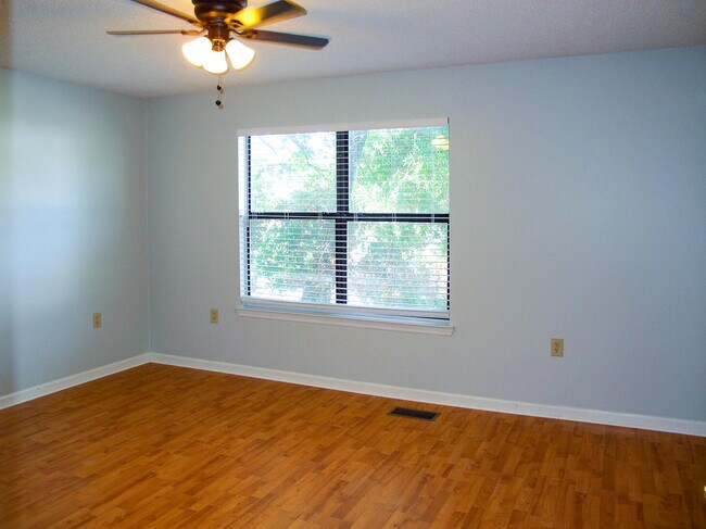 Building Photo - 618 Virginia Oak Ct