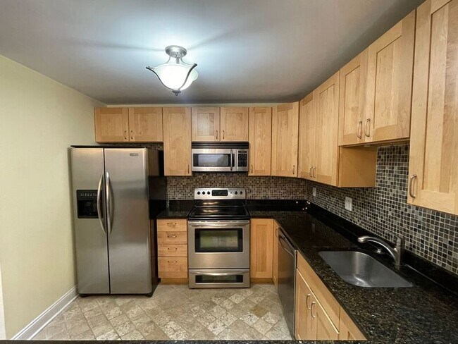 Building Photo - 2359 Boston St