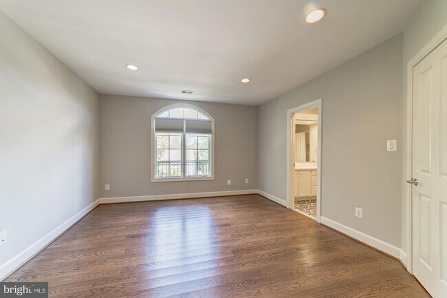 Building Photo - 1472 Carrington Ridge Ln