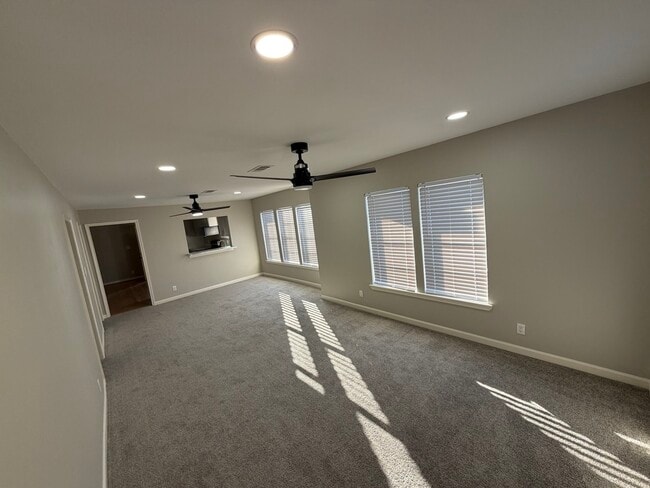 Building Photo - 1554 Scharpe St