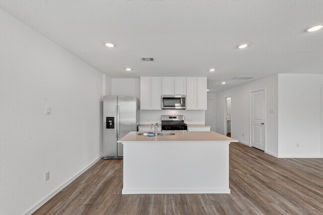 Building Photo - 40818 Hawthorne Glades St