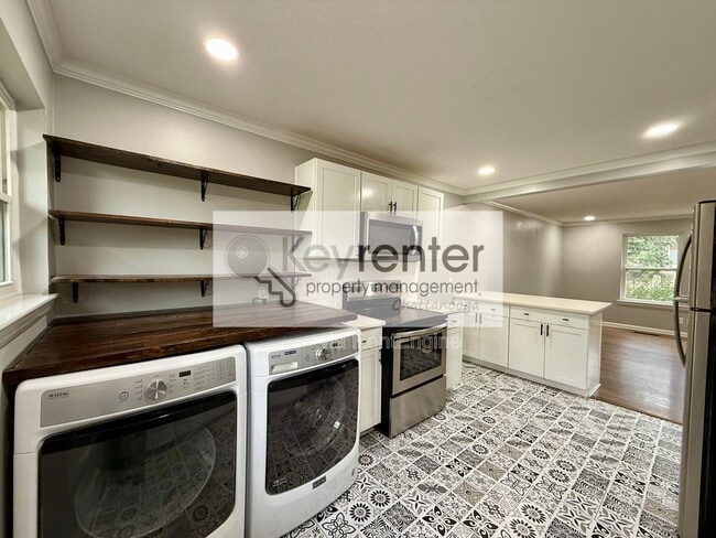 Building Photo - 904 Tremont St