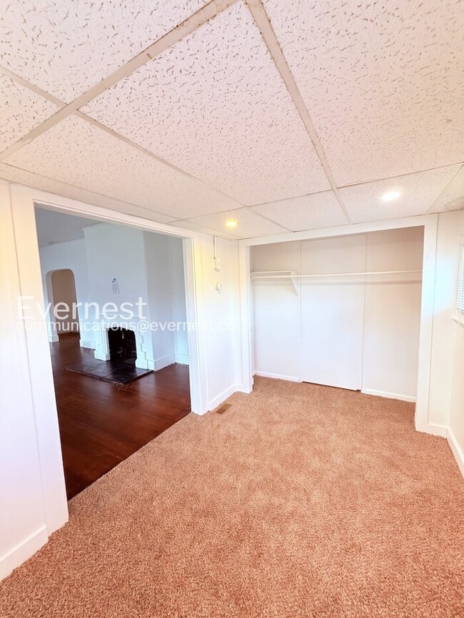 Building Photo - Charming Home with Fenced Yard & Hookups / 3 Beds & 1 Bath / Voucher Accepted / Pets Not Allowed ...