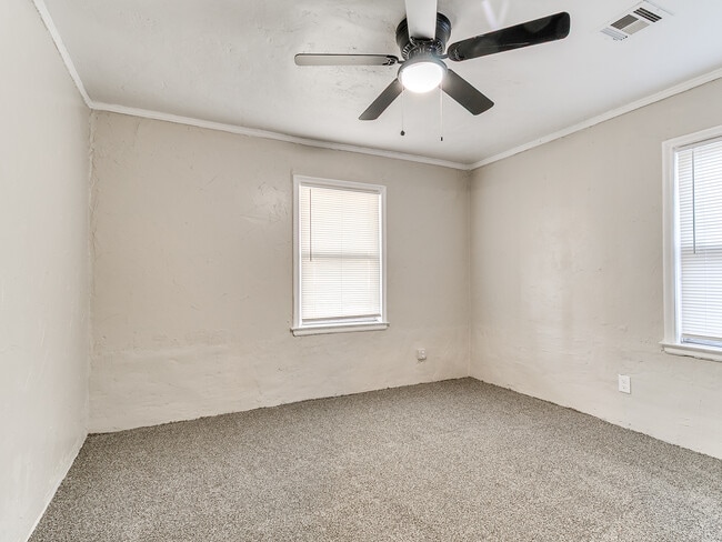 Building Photo - 220 E Jacobs Dr