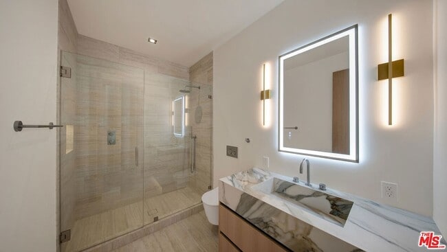 Building Photo - 8765 Hollywood Blvd