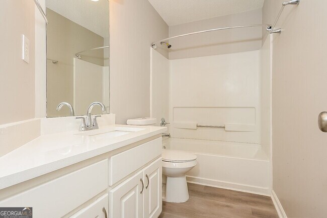 Building Photo - 545 Wyntuck Dr