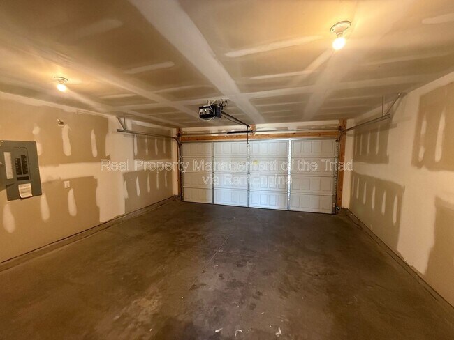 Building Photo - 5277 Ironwood Dr