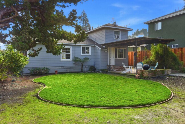 Building Photo - 251 C St