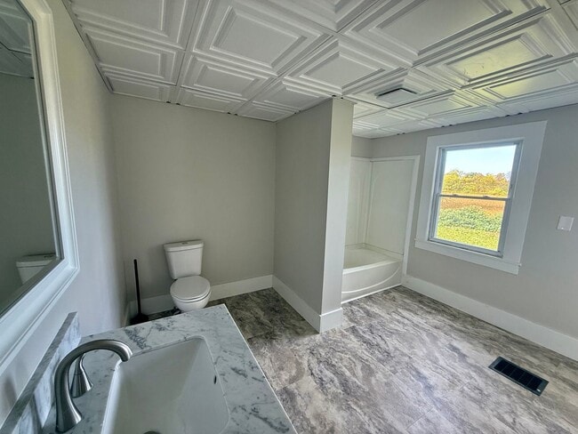Building Photo - Amazing Remodeled Farm Home