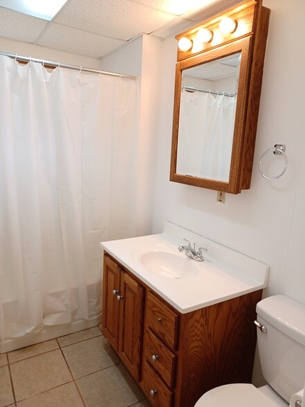 Bathroom - 2437 Sycamore St