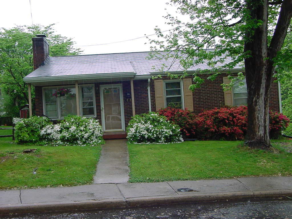 Building Photo - 818 Valley View Cir