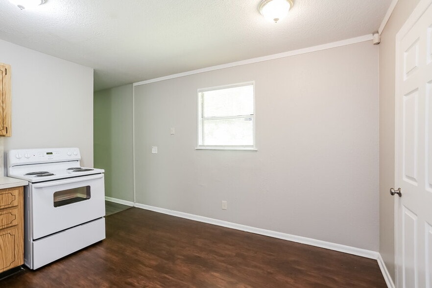 Building Photo - 6812 Hawkins Ct