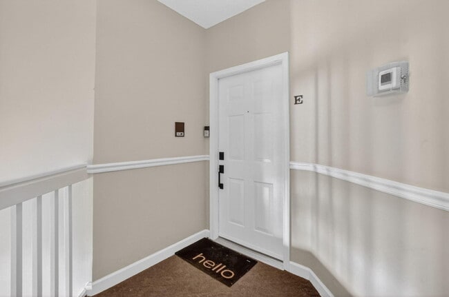 Building Photo - 5801 Coach House Cir