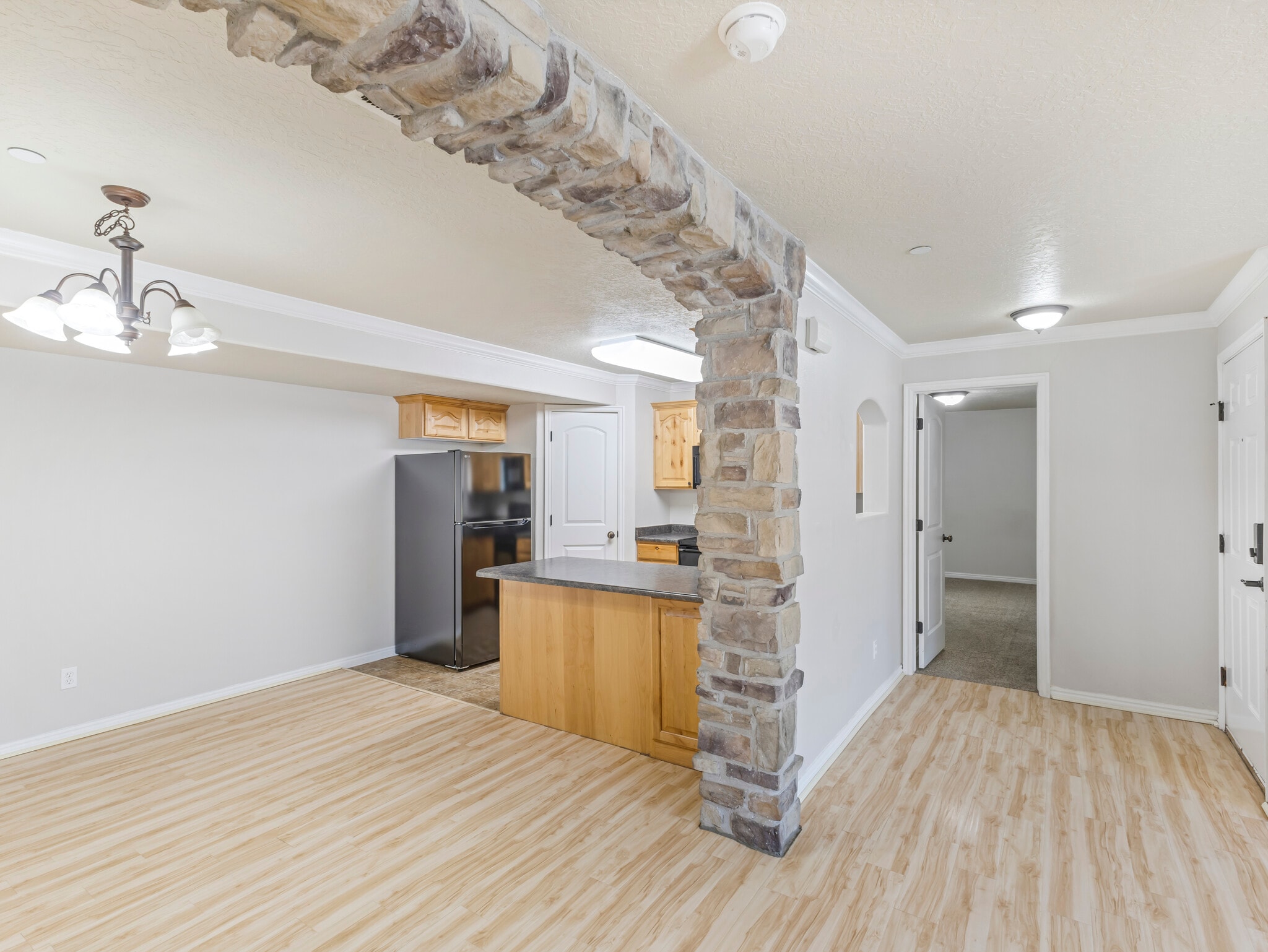 Building Photo - 943 W 580 S