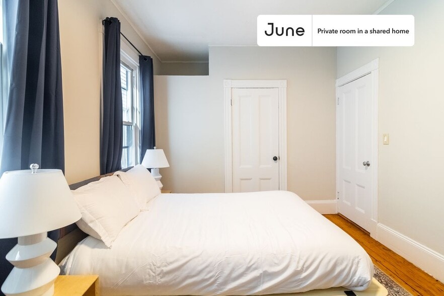 Building Photo - Room in Shared 4 bed/1 bath home in Roxbury