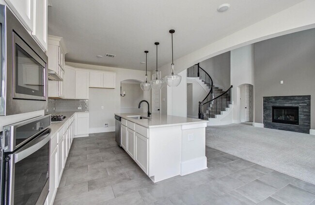 Building Photo - 15108 Botanical Garden Dr