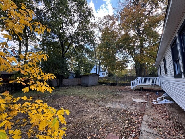 Building Photo - 75 Valley Dr