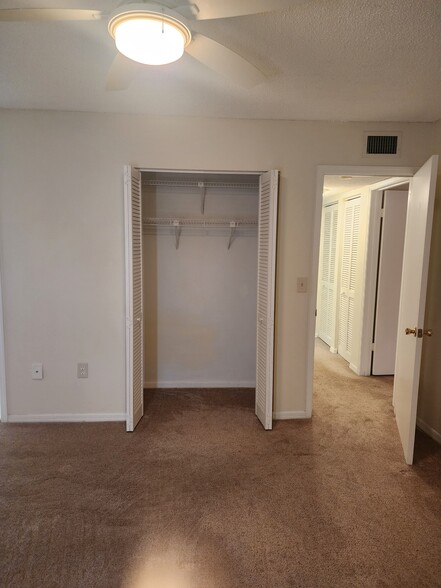 Building Photo - 2495 Twin Dr