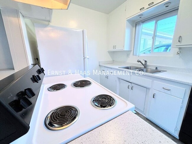 Building Photo - 3211 E Wilton St