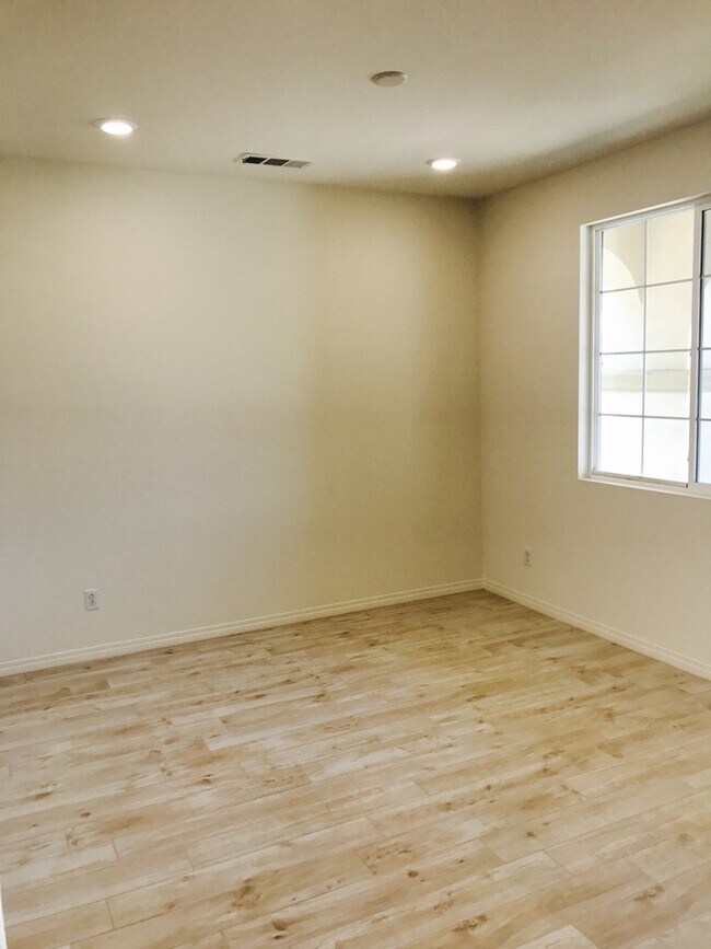 Building Photo - Upgraded Brand new 5 bed home in RiverBend community with spectacular view, Eastvale schools